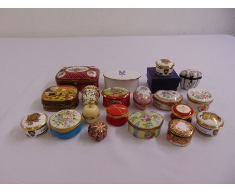 A quantity of enamel and porcelain trinket boxes to include Halcyon Days, Limoges, Royal Crown Derby (19)