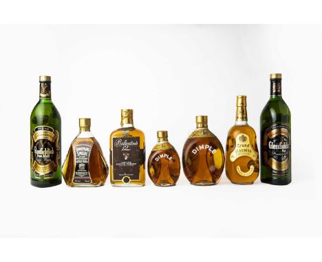 Dimple Old Blended Scotch Whisky, 1960s/70s bottling, 70° proof, 26 2/3 fl.oz, in original cardboard sleeve (one bottle), Dim