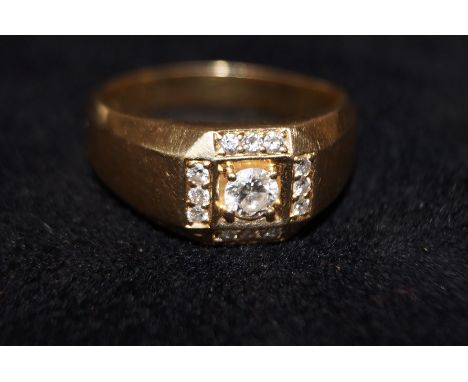 18ct Gold Gents Diamond Ring. Size Z. Weight 9 grams