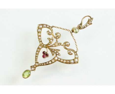 Early 20th century peridot, ruby and seed pearl unmarked yellow gold pendant, the openwork trefoil frame set with graduated s