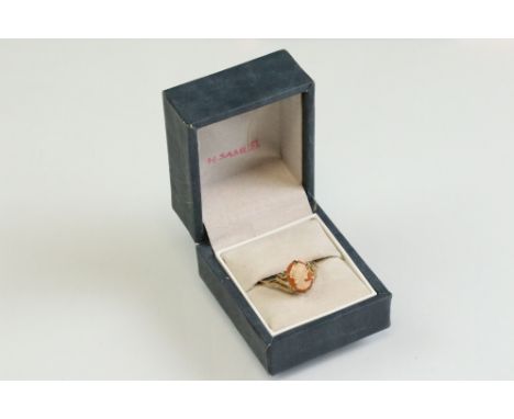 Shell cameo 9ct yellow gold ring, claw set, berry and leaf stylised shoulders, ring size N½ 