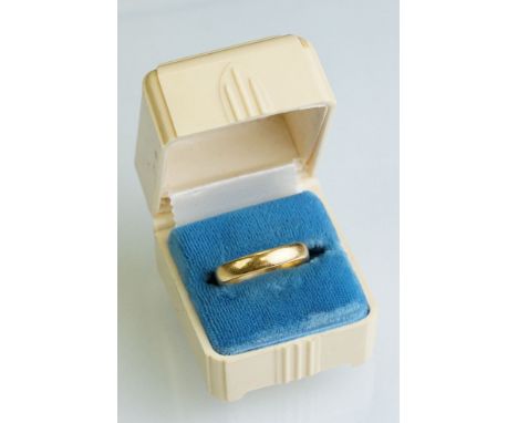 22ct yellow gold wedding band, plain polished, band width approx 3.5mm, ring size O½-P 