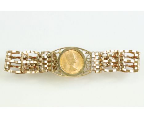 Full sovereign coin 9ct yellow gold gate link bracelet with padlock clasp, Elizabeth II coin dated 1968 