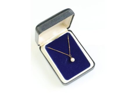 Cultured pearl 9ct yellow gold pendant necklace, spherical cream cultured pearl, diameter approx 6.8mm, yellow metal mount, f