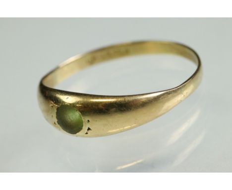 Peridot 18ct yellow gold ring, small round peridot, diameter approx 3.5mm, flush set, tapered shoulders, ring size R½ 