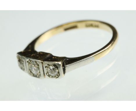 Circa 1940s diamond 18ct yellow gold and platinum set three stone ring, graduated round old cut diamonds, total diamond weigh