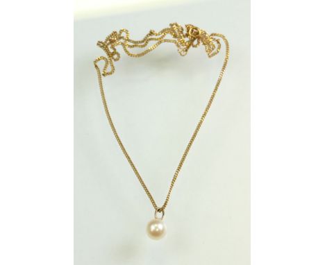 Cultured pearl 9ct yellow gold pendant necklace, the cream pearl diameter approx 7.5mm, flat curb link chain approx 46cm 