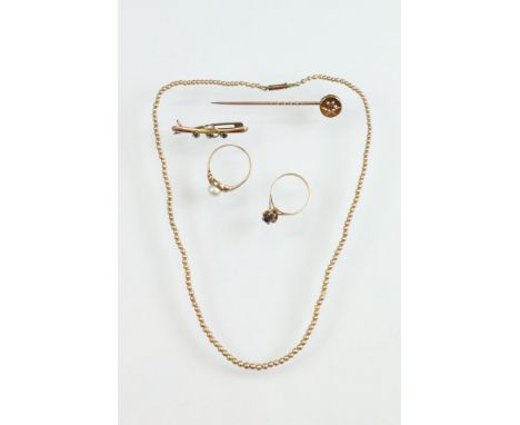 Paste yellow metal brooch; yellow metal stick pin (af) a string of simulated pearls with 9ct rose gold clasp; a pearl 9ct gol