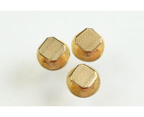 Three 9ct yellow gold dress studs, engine turned decoration (3) 