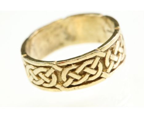 9ct gold Celtic knot ring, width approx 6mm, ring size K 