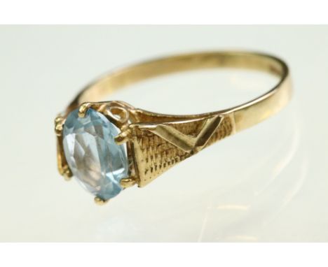 Topaz 9ct yellow gold ring, the oval mixed cut topaz measuring approx 7.5mm x 6mm, claw setting, textured tapered shoulders, 