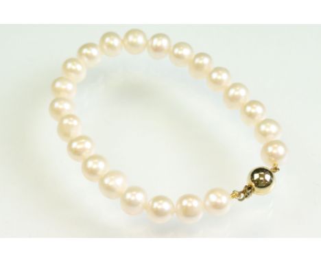 Cultured pearl 9ct gold bracelet, the cream pearl diameter approx 7mm-7.5mm, 9ct gold tongue and ball clasp, length approx 18