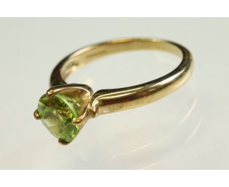 Peridot 9ct yellow gold ring, round mixed cut peridot diameter approx 7mm, claw set, ring size N½ 