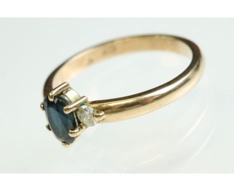 Sapphire and cubic zirconia 9ct yellow gold three stone ring, oval blue-black sapphire, claw settings, ring size P 