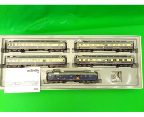 Marklin railway, HO scale, 5 long distance express cars, diecast bodies,, working interior lamps,boxed, #4228