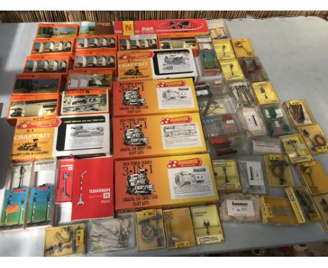 A collection of boxed models and trackside accessories, Arnold models are of bridges etc and other models called old timer ki