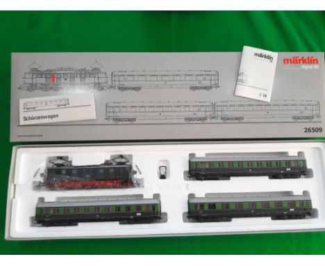 Marklin railway, HO scale, Train set, Berlin to Leipzig Long distance train, boxed #26509