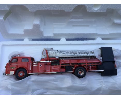Franklin/ Danbury mint diecast, The American LaFrance series 700 Fire Engine, 1:32 scale, mint in box