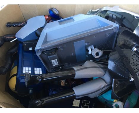 A box of loose large action figures including Dr Who, Star Wars , Spider-Man etc