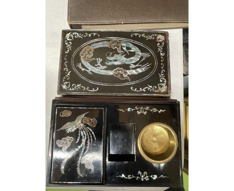 AN ORIENTAL STYLE BOX, LACQUERED WITH MOTHER OF PEARL INLAY, WITH INNER COMPARTMENT AND BRASS BOWL 