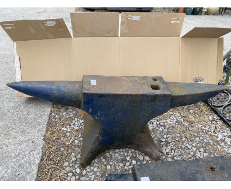 A VINTAGE BLACKSMITHS ANVIL LENGTH 97CM 