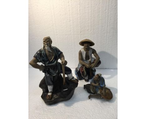 A COLLECTION OF CHINESE CERAMIC MUDMEN TO INCLUDE A SHIWAN WOODCUTTER FIGURINE - 24 CM TOGETHER WITH A SHIWAN MUDMAN WITH A P