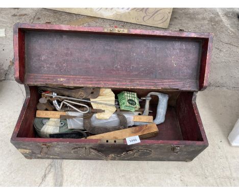 A WOODEN TOOL BOX WITH TOOLS TO IONCLUDE A SAW, STRAP, G CLAMP ETC 