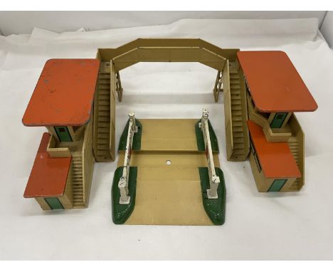 A COLLECTION OF HORNBY-DUBLO 1930'S ITEMS TO INCLUDE TWO STATIONS A BRIDGE AND A LEVEL CROSSING 