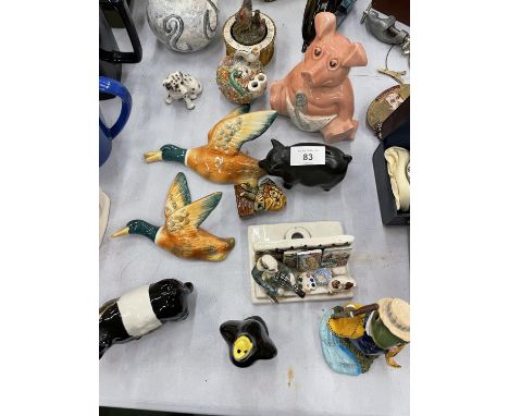 A QUANTITY OF CERAMIC ITEMS TO INCLUDE A SADLER CAR, PIG MONEY BOXES, WALL MOUNTED FLYING MALLARDS, POOLE POTTERY VASE, ETC 