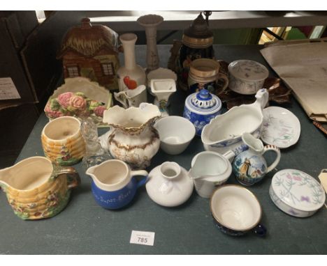 A MIXED LOT OF CERAMICS TO INCLUDE ROYAL WINTON BEEHIVE, A PRICE KENSINGTON BISCUIT BARREL, GERMAN BEER STEIN, AN AYNSLEY PEM
