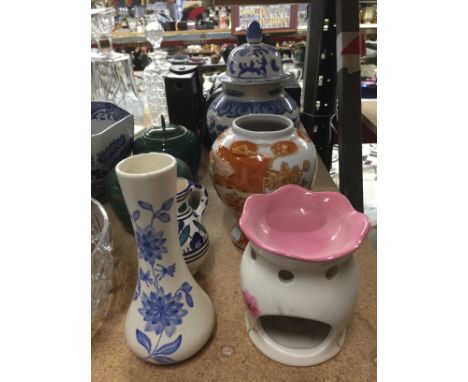 AN ASSORTMENT OF CERAMICS TO INCLUDE A LARGE BLUE AND WHITE SPODE SERVING BOWL, YANKEE CANDLE OIL BURNER, VASE, GINGER JARS E