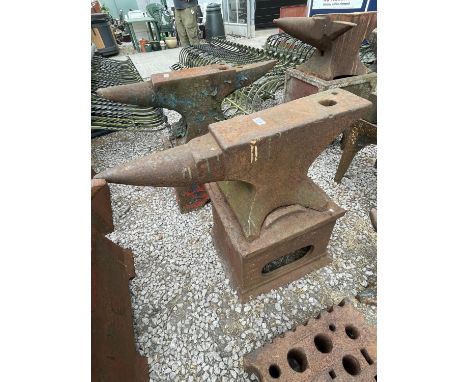 A VINTAGE BLACKSMITHS ANVIL ON A STAND LENGTH 76CM 
