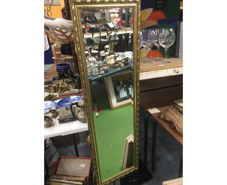 A RECTANGULAR GILT FRAMED MIRROR 