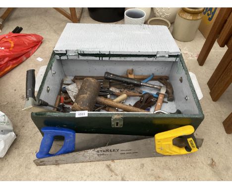 A WOODEN TOOL BOX WITH CONTENTS TO INCLUDE SAWS, PLANE, MALLET, HAMMER ETC 