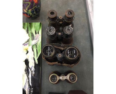 FOUR PAIRS OF VINTAGE BINOCULARS OF DIFFERENT SIZES 