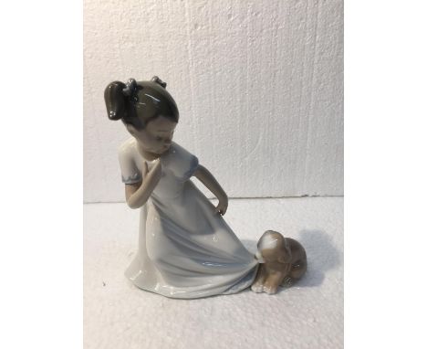 A NAO BY LLADRO PORCELAIN FIGURINE  "LET ME GO" 17 CM - 1434 