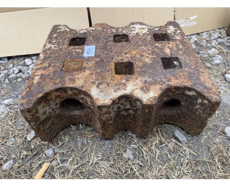 A VINTAGE SWAGE BLOCK 31CM X 26CM 