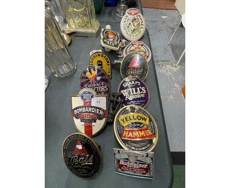 A QUANTITY OF BEER PUMP PLATES TO INCLUDE WILLIAM BASS, BODDINGTONS, BOMBARDIER, SKINNERS CORNISH KNOCKER ALE, ETC 