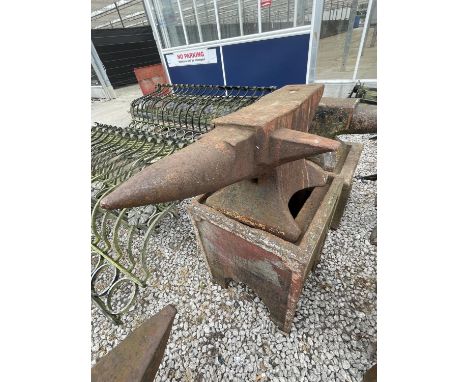A VINTAGE BLACKSMITHS ANVIL ON A STAND LENGTH 74CM 