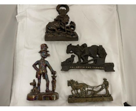 FOUR VINTAGE CAST DOORSTOPS TO INCLUDE HORSES, A LION AND SERPENT, ETC 
