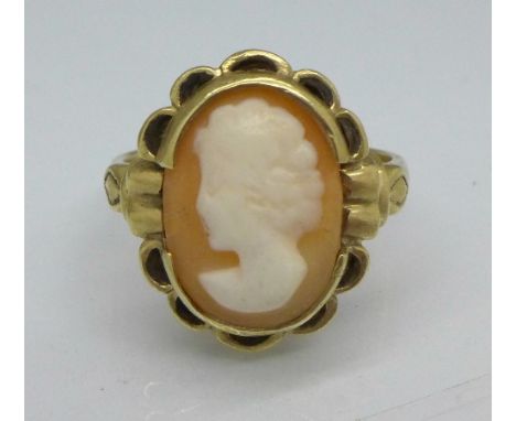 A yellow metal cameo ring, tests as 9ct, 2.6g, K