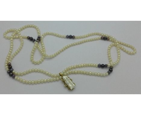 A 9ct gold and pearl pendant and necklace