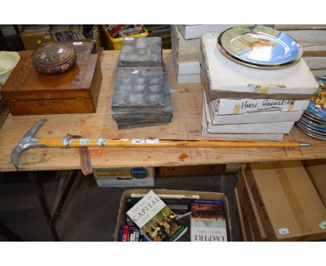 ALPINE ICE AXE