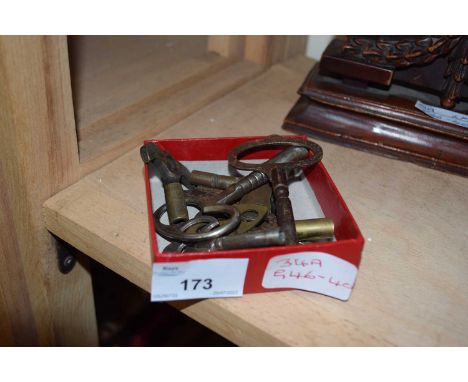 BOX OF MIXED CLOCK KEYS