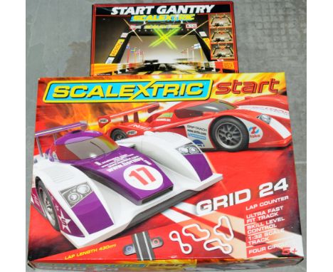 Scalextric boxed pair (1) C1286 Start Grid 24 includes Le Mans type Racing Cars (2) C209 Start Light Gantry - generally Good 