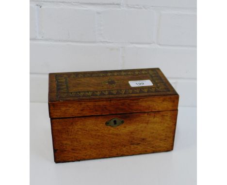 An oak and inlaid tea caddy, 20 x 12cm