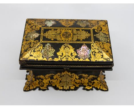 A lacquered tea caddy. Mid 19thC.&nbsp;