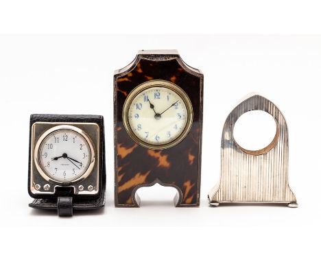 An Edwardian&nbsp;silver mounted tortoiseshell mantle clock, cream enamel dial with blue&nbsp;Arabic numerals, with key (crac