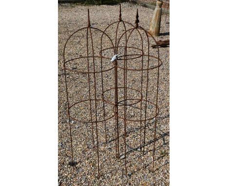 A pair of weathered steel arrow head garden obelisks, 124 cm x 34 cm