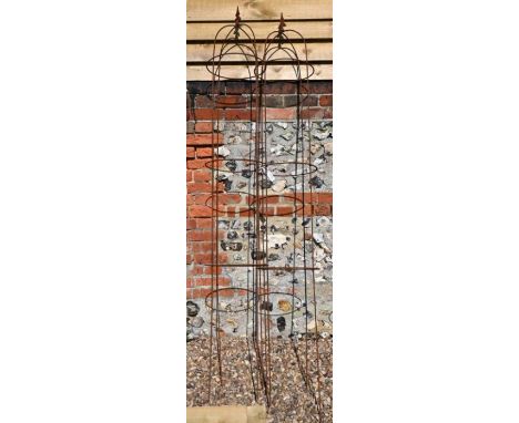 A pair of weathered steel arrow head garden obelisks,&nbsp;216 cm x 34 cm